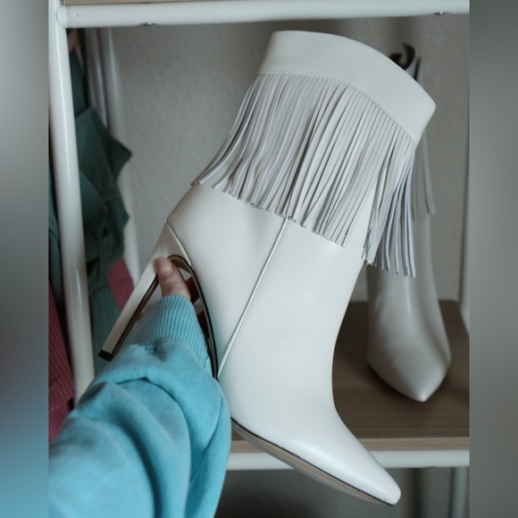 NWT Nine West Western Fringe Cream/White Heeled Boots - Picture 4 of 5